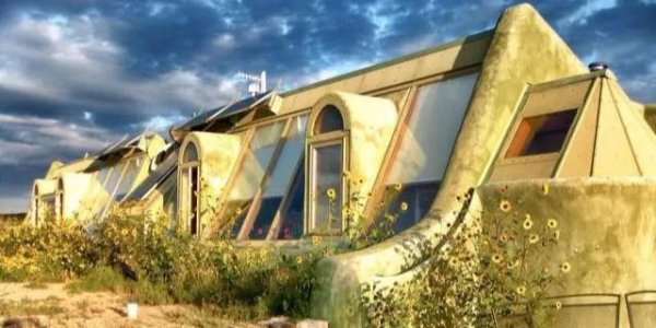 這個老炮兒建筑師讓難民住垃圾堆，卻贏得全世界尊重！